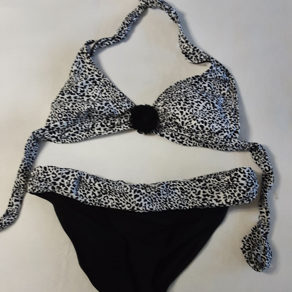 Kenneth Cole 2 Piece Swim Suit